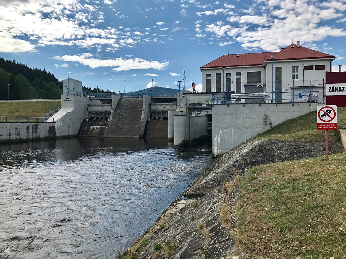 Desítky výpustí ohrožují Lipno