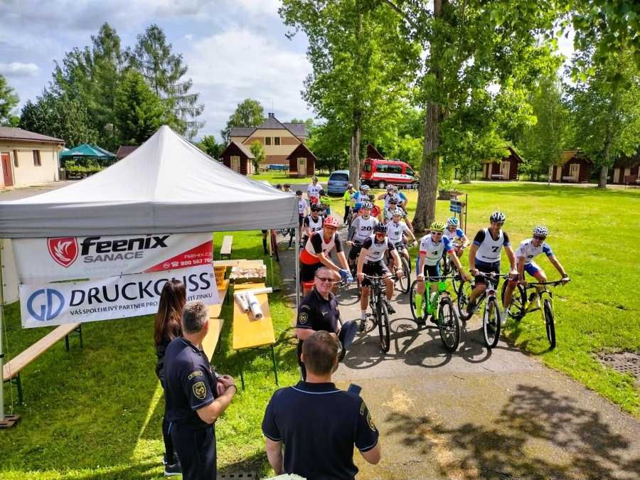 Jihočeští hasiči zářili ve sportovních kláních – ovládli beachvolejbal i cyklistiku