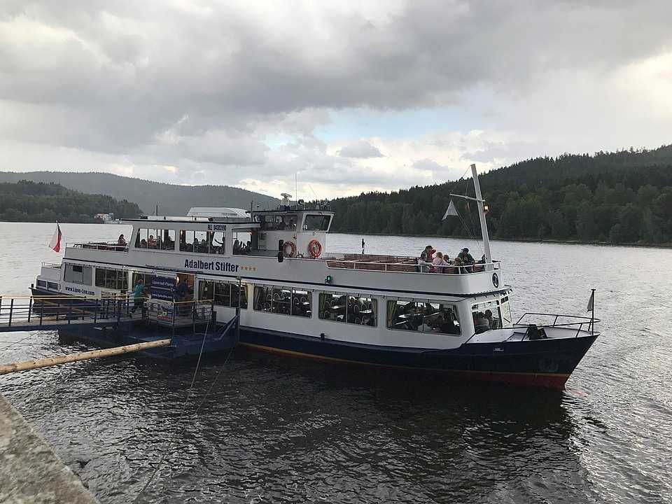 Romantické večerní plavby s hudbou