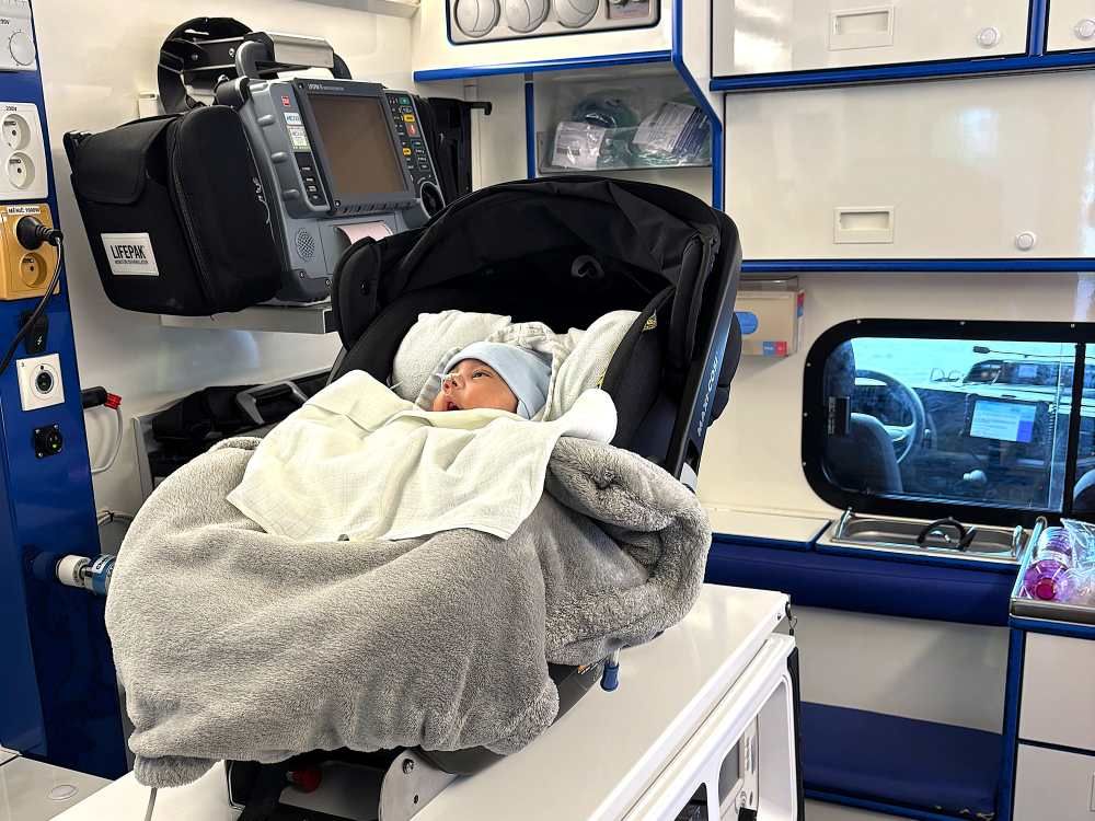 Lepší péče o novorozence: Budějovická nemocnice nově převáží s Airborne Aviator