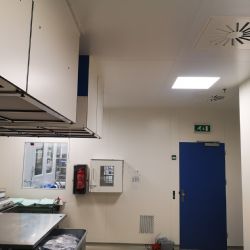 ISO 14644-1: Klasifikace čistých prostor a příslušné řízené prostředí