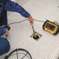 Potřebujete zjistit aktuální stav a funkčnost kanalizace či potrubí? Inspekční kamera odhalí skryté závady!