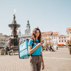 Wolt pokračuje v české expanzi. Nově bude rozvážet v Českých Budějovicích