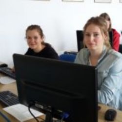 Studentky 1. ročníku na soutěži v J. Hradci