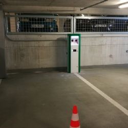 Nové parkoviště v Budějovicích stále nevyužité, centrum přeplněné