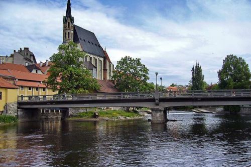 Foto: Rekonstrukce Benešova mostu v Krumlově: Uzavírka na 6 měsíců