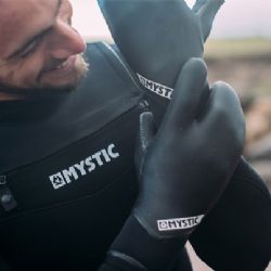 K čemu se hodí neoprenové boty a rukavice?