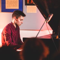 Klasickou hudbu v moderním pojetí představí v Českých Budějovicích klavírista Pavel Vondráček