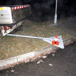 Opilec naboural ve Vacově, sundal SPZ a utekl