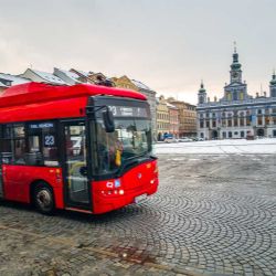 Virtuální jízdenky dobývají česká města: Konec papírových lístků