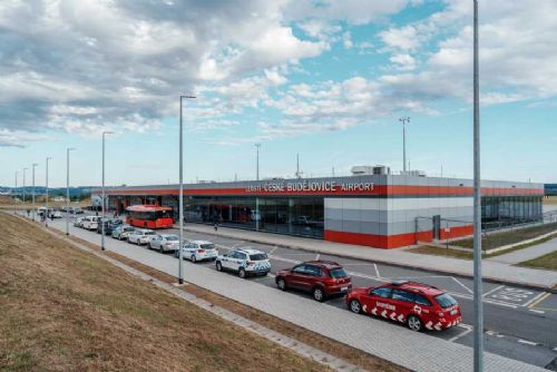 obrázek:Letiště České Budějovice rozšíří parkování: 1000 míst zdarma u terminálu