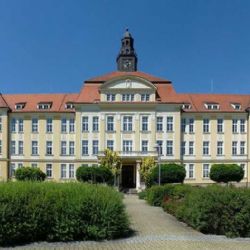 Nový parkovací dům u českobudějovické nemocnice: 800 míst a heliport