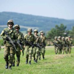 Stovky středoškoláků míří do Tábora na vojenský kurz za 40 tisíc!