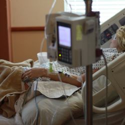 Česko znovu pomáhá v boji proti koronaviru. Lotyšsku pošle plicní ventilátory i dýchací masky