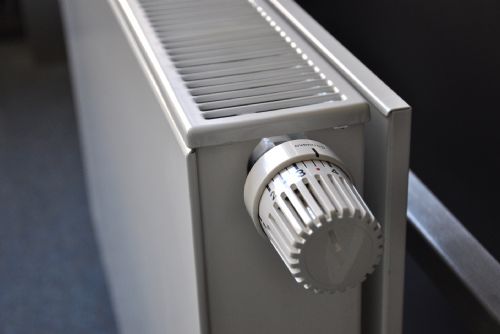 Foto: V případě nouze bude možné v budovách vytápět na nižší teploty, navrhuje MPO. Cílem jsou úspory plynu