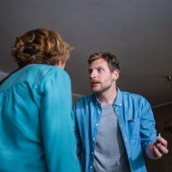 Vítězné krátké filmy režisérů Martince a Erbana  o vlivu dezinformací a digitální závislosti míří i do kin