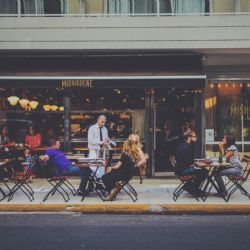 Vláda schválila konečnou podobu podmínek pro provoz zahrádek restaurací