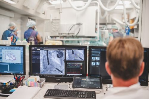 Foto: Kardiocentrum Nemocnice České Budějovice provedlo unikátní implantaci katetrové mitrální chlopně