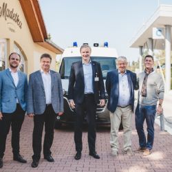 Madeta, a.s. a GW Jihotrans, a.s. darovaly českobudějovické nemocnici dva sanitní vozy v hodnotě 2,5mil korun