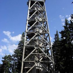 Boubínská rozhledna zavřena: Dilema mezi opravou a betonem