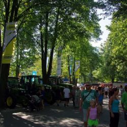 Inovace na Zemi Živitelce: Roboti a digitalizace v zemědělství