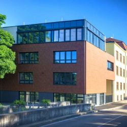 Moderní přístavba zlepší přípravu budoucích kadeřníků v Českých Budějovicích