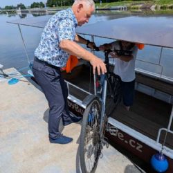 Nový přívoz pro cyklisty: Rychlá a pohodlná cesta do Hluboké nad Vltavou