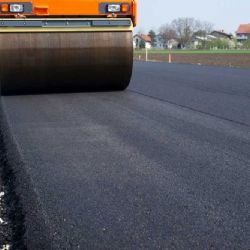 Opravy silnic v ČR začínají, financování v nejistotě