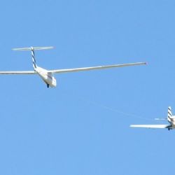 Švédský pilot nouzově přistál kvůli elektrárně Temelín