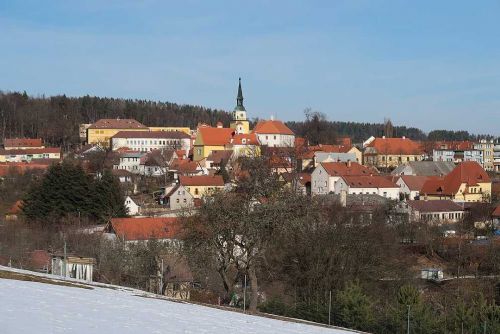 Foto: Kácení nemocných stromů ve Vlachově Březí kvůli bezpečnosti