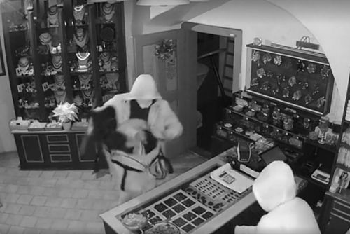 obrázek:Vltavíny za 1,4 milionu: dva pachatelé ve vazbě