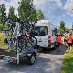 Cyklobusy v Jižních Čechách startují: Vyrazte na Šumavu a Lipensko s kolem!