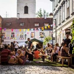 Festival Město lidem: Ohnivé show a magnet fishing v srdci Budějovic!