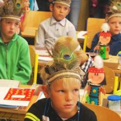 Hejtmanka Stráská zahájila nový školní rok v indiánské třídě v Chyškách.