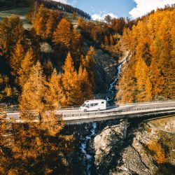 Jak nejlépe oslavit listopadový svátek? Pořiďte si obytňák na Obytnakyplzen.cz a procestujte krásná místa v ČR