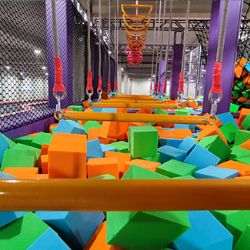 Jak se zabavit, když je venku sychravo? Navštivte FUN Arenu Cheb a užijte si s celou rodinou plno zábavy