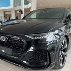 Milujete jízdu v luxusních vozech? V Car Pointu v Domažlicích na vás čeká Audi RS Q8 